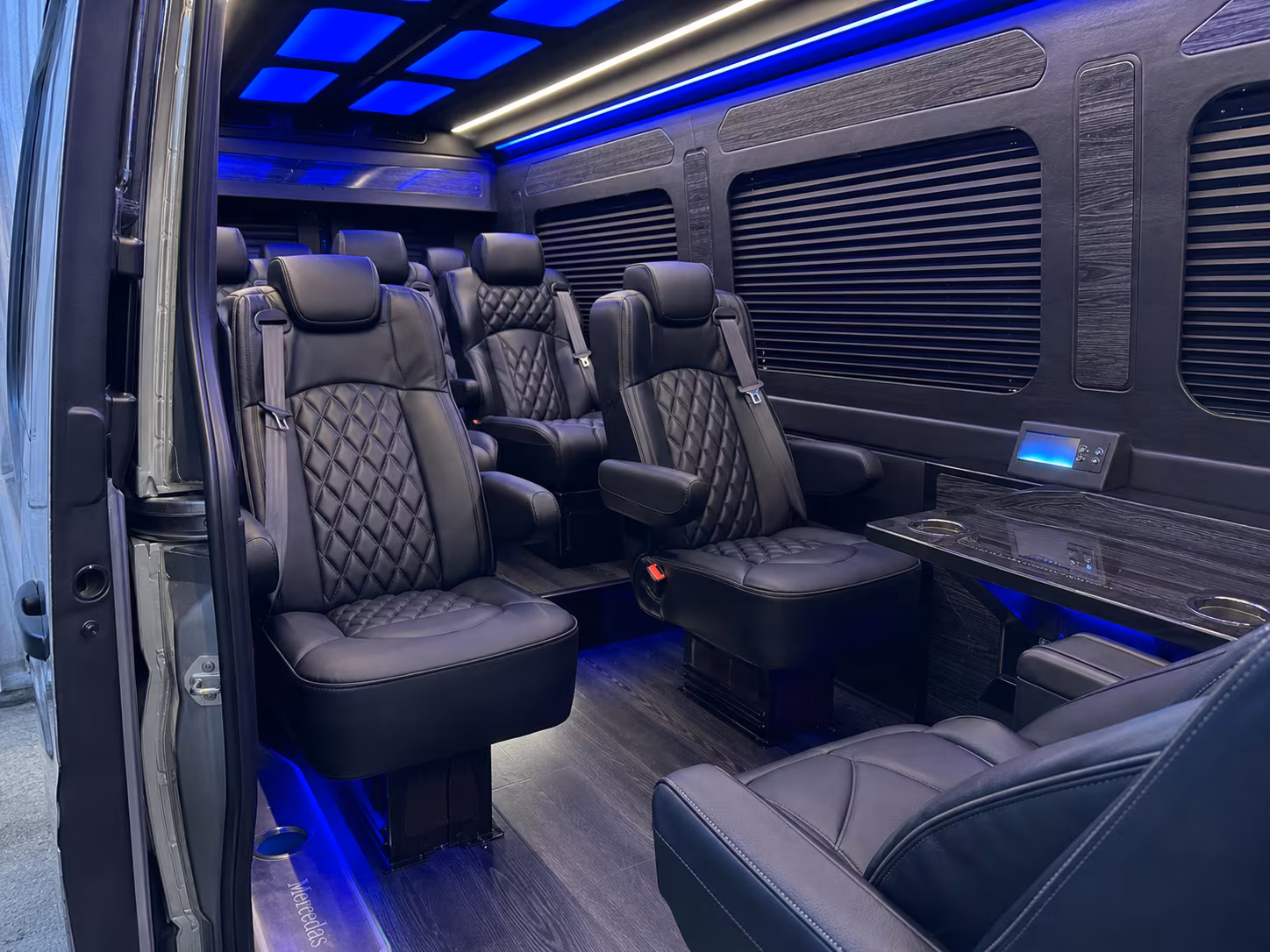 find the perfect transportation for your next airport transfer 2